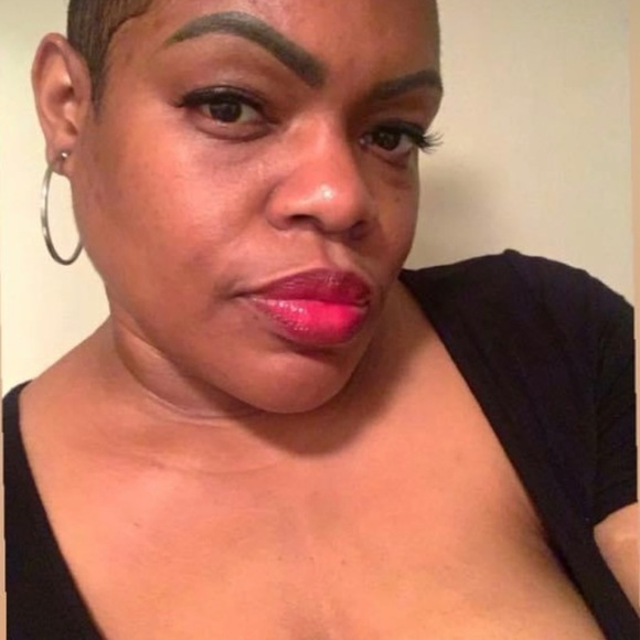 Meet your Posher, Joanna - Picture 2 of 2